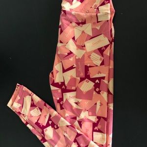 LuLaRoe OS Valentine leggings